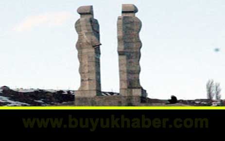 İnsanlık Anıtı'na son kepçe de vuruldu. 